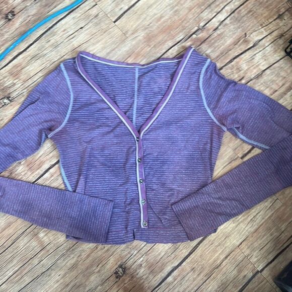 Size 6 Custom Fabric Dyed Purple Longsleeve Lululemon Crop Top - Picture 1 of 2